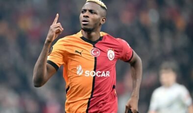 Galatasaray’da kalmak için dünyaları istiyor