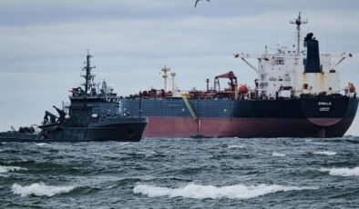 Avrupa ülkesi, Rusya’ya giden petrol tankerini alıkoydu