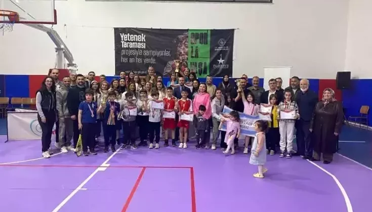 Sivas Cumhuriyet Üniversitesi Vakfı Okulları Teniste Şampiyon Oldu