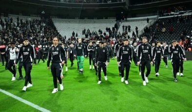 Soyunma odasından sahaya geri dönmek zorunda kaldılar