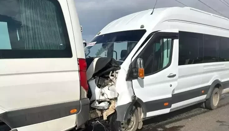 Siverek’te Öğretmenleri Taşıyan Minibüsler Çarpıştı: 28 Yaralı